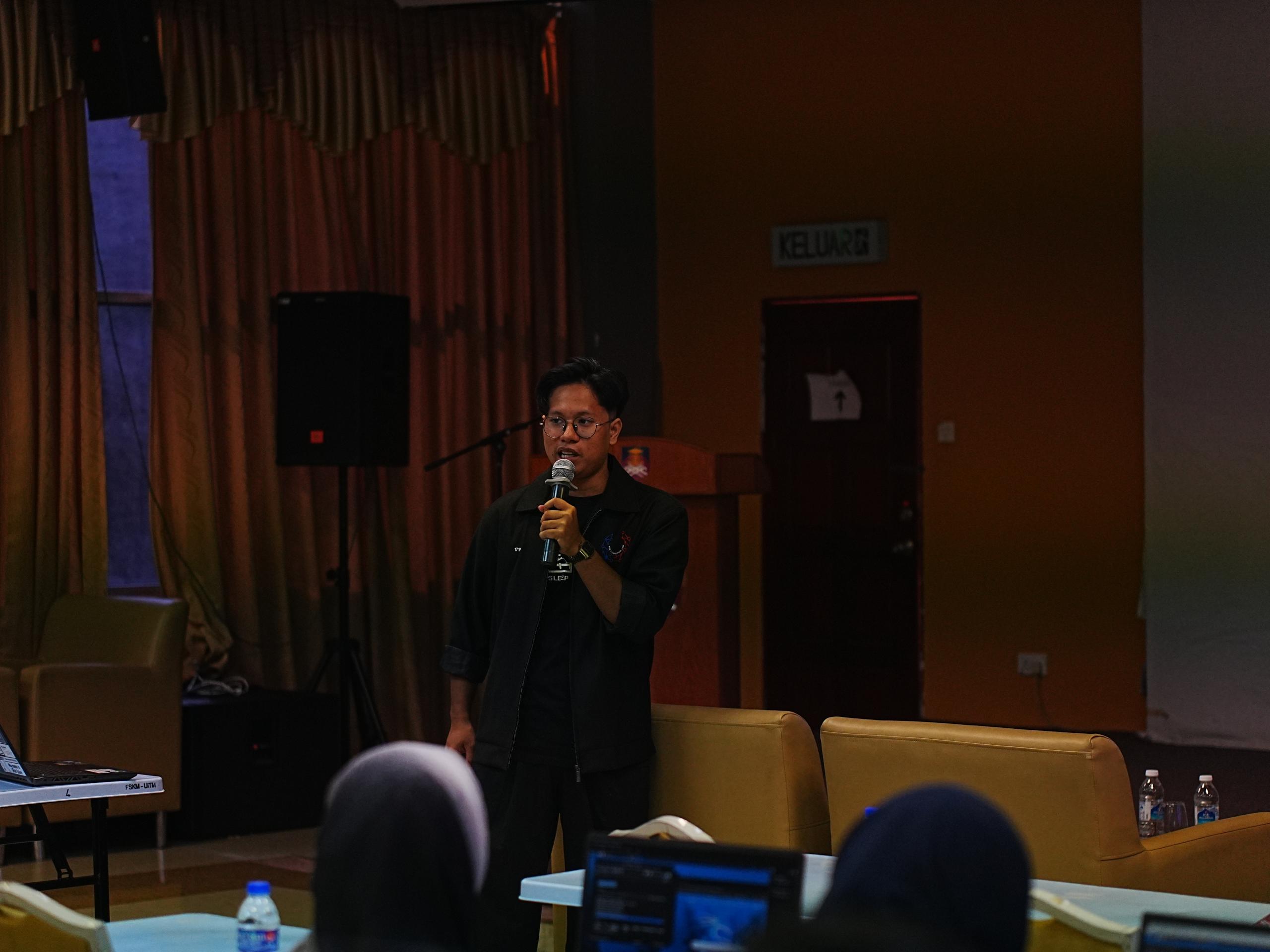 Razlan presenting during the Road to White Hat Gen 6 workshop, image 1 of 4